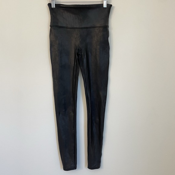 SPANX High Waisted Faux Leather Leggings M Black Pebbled Texture Yoga Athleisure - Picture 3 of 14